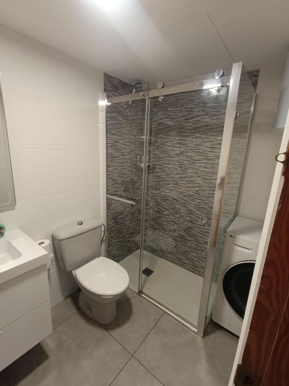 Apartment To Rent In Costa Blanca ตอร์เรเวียคา ภายนอก รูปภาพ