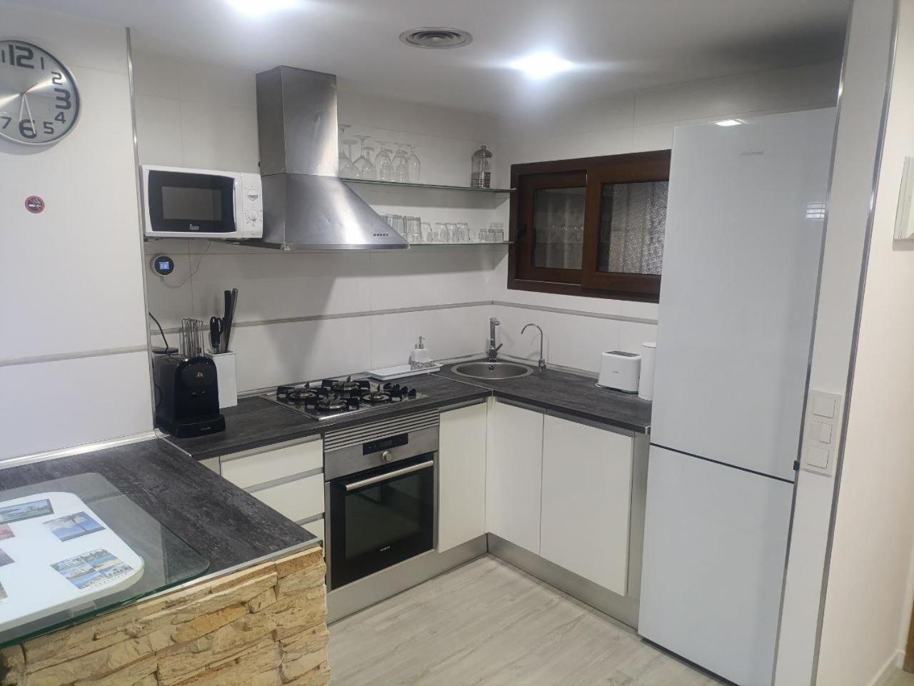 Apartment To Rent In Costa Blanca ตอร์เรเวียคา ภายนอก รูปภาพ