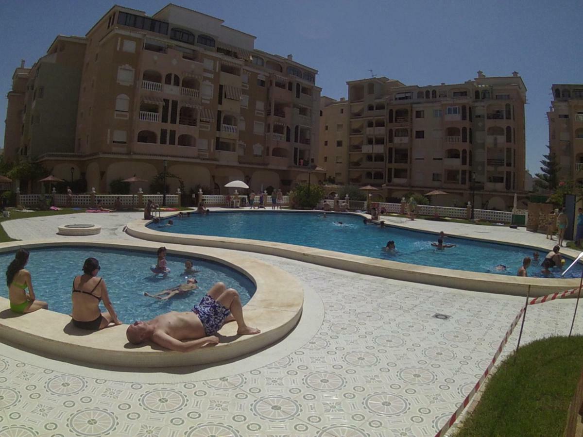 Apartment To Rent In Costa Blanca ตอร์เรเวียคา ภายนอก รูปภาพ
