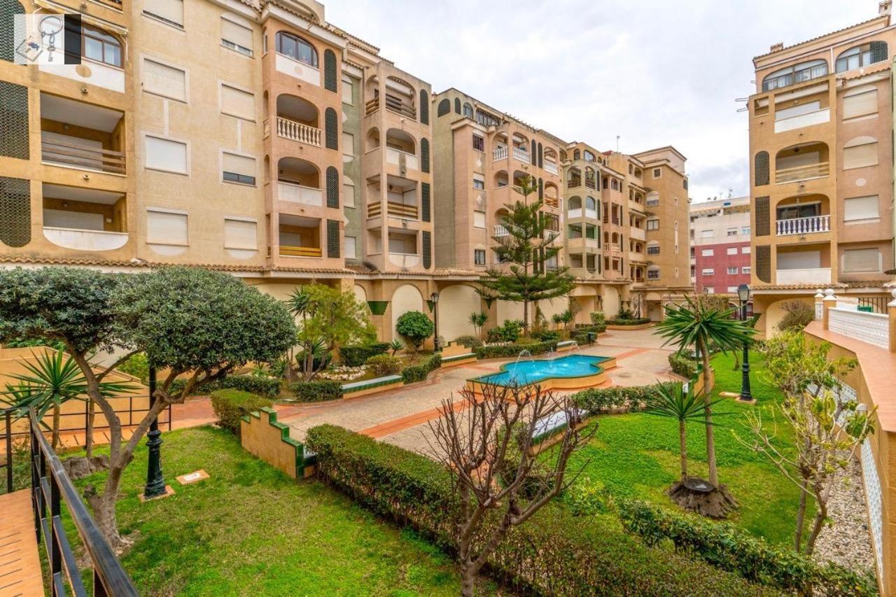 Apartment To Rent In Costa Blanca ตอร์เรเวียคา ภายนอก รูปภาพ