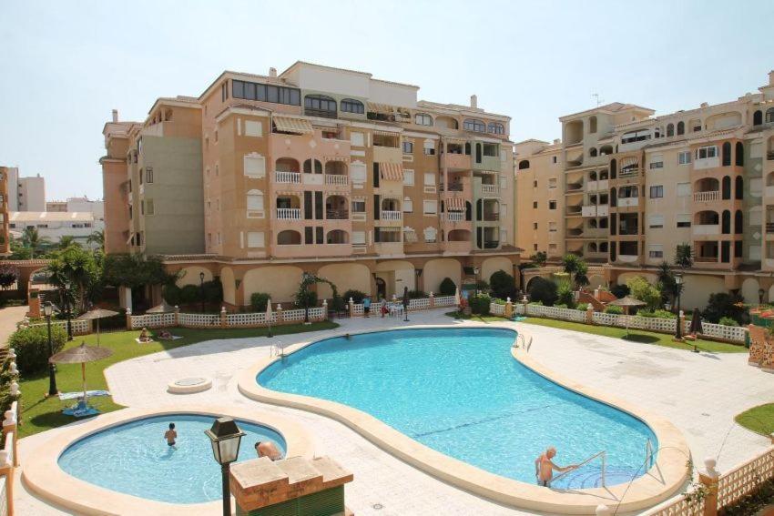 Apartment To Rent In Costa Blanca ตอร์เรเวียคา ภายนอก รูปภาพ