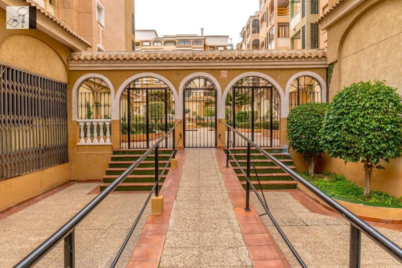 Apartment To Rent In Costa Blanca ตอร์เรเวียคา ภายนอก รูปภาพ