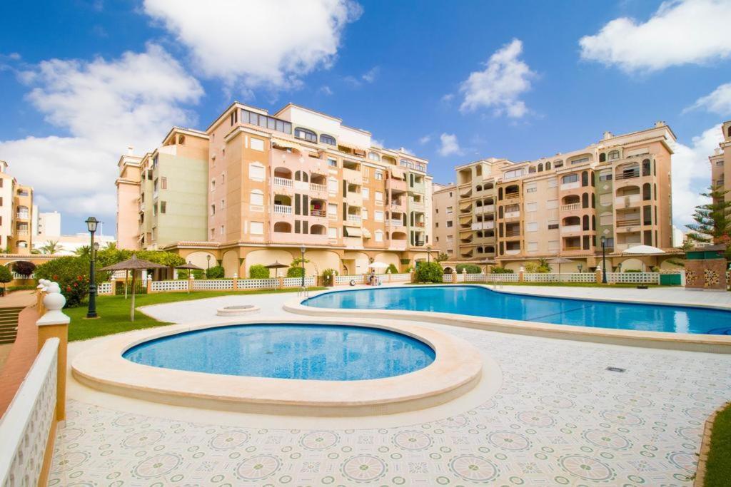 Apartment To Rent In Costa Blanca ตอร์เรเวียคา ภายนอก รูปภาพ
